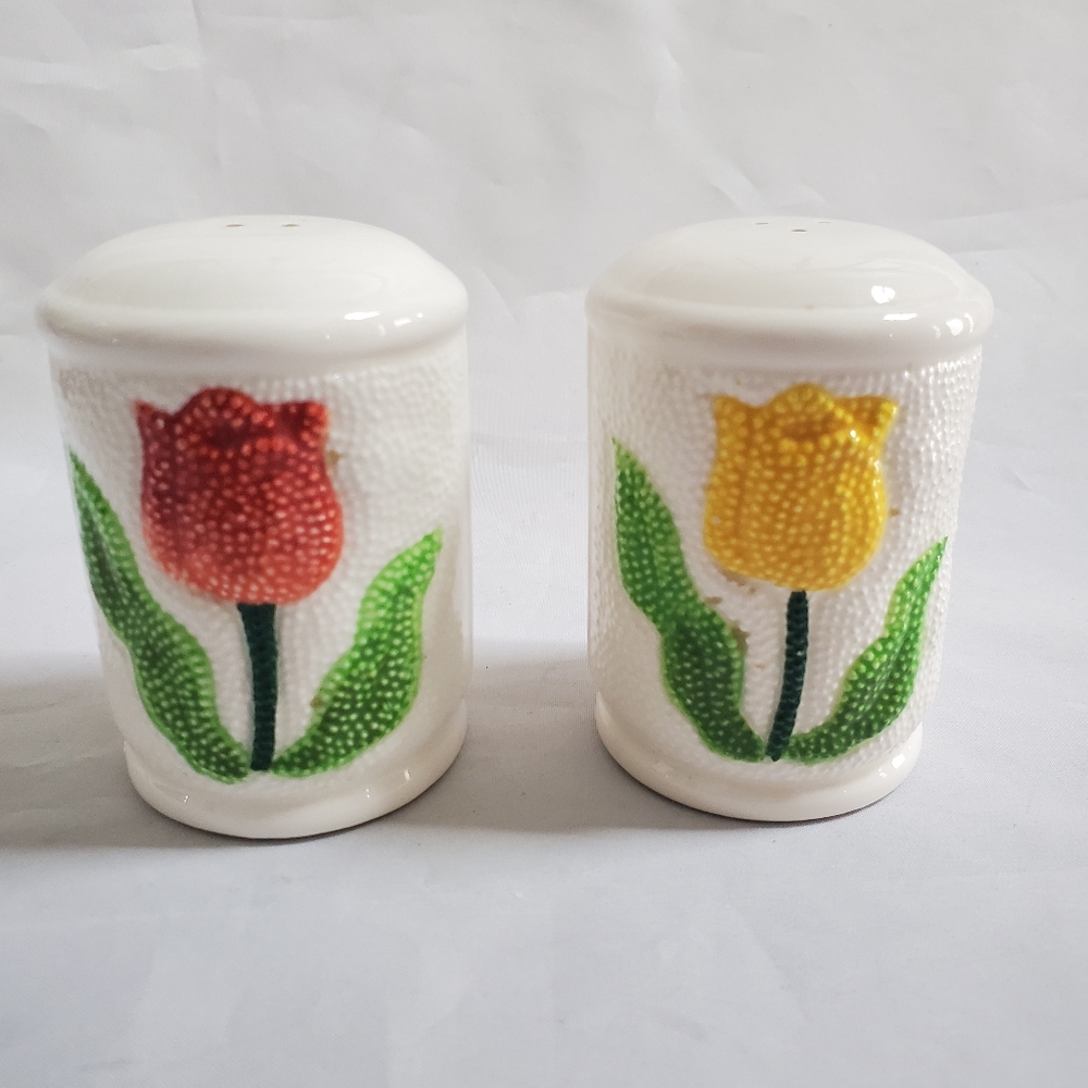 Vintage Otagiri Tulip Flower Salt & Pepper Shakers